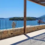Kalyva By The Sea Apartment *