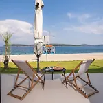 Kalyva By The Sea Apartment *