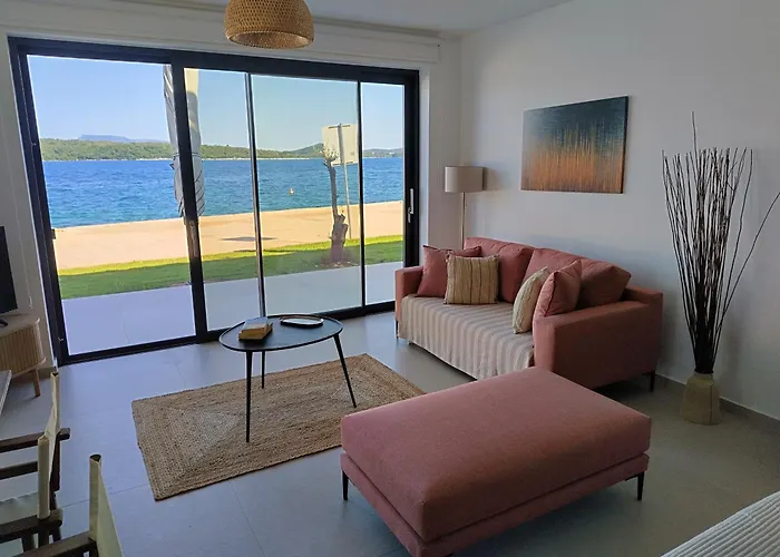 Kalyva By The Sea Lägenhet *