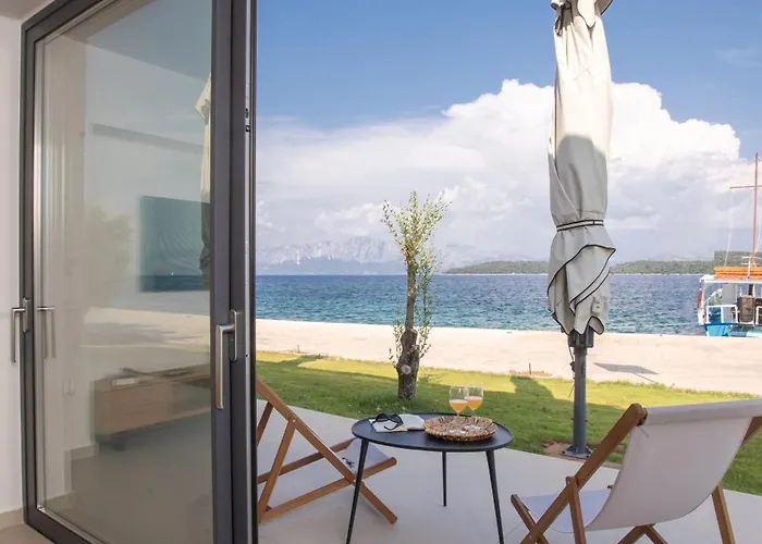 Lägenhet Kalyva By The Sea